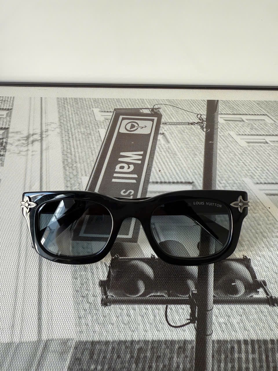 LOUIS VUITTON Z2529U