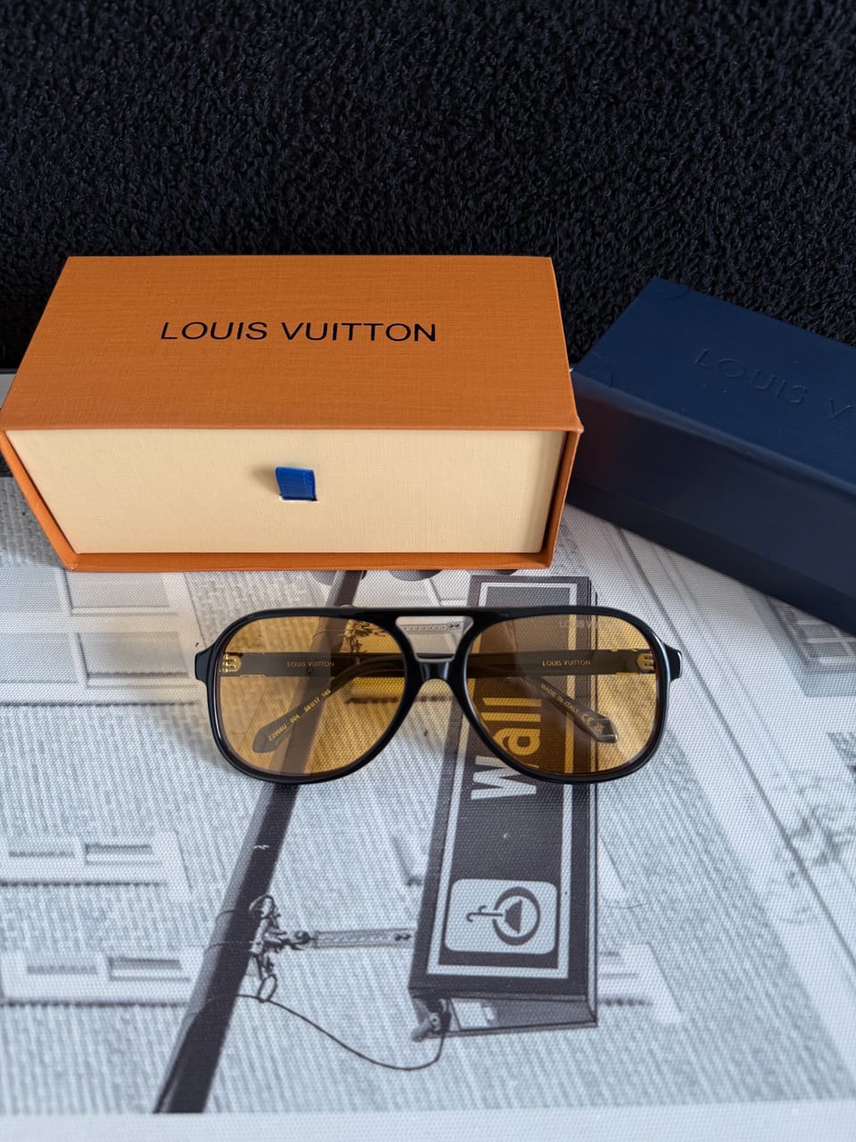 LOUIS VUITTON Z2886U