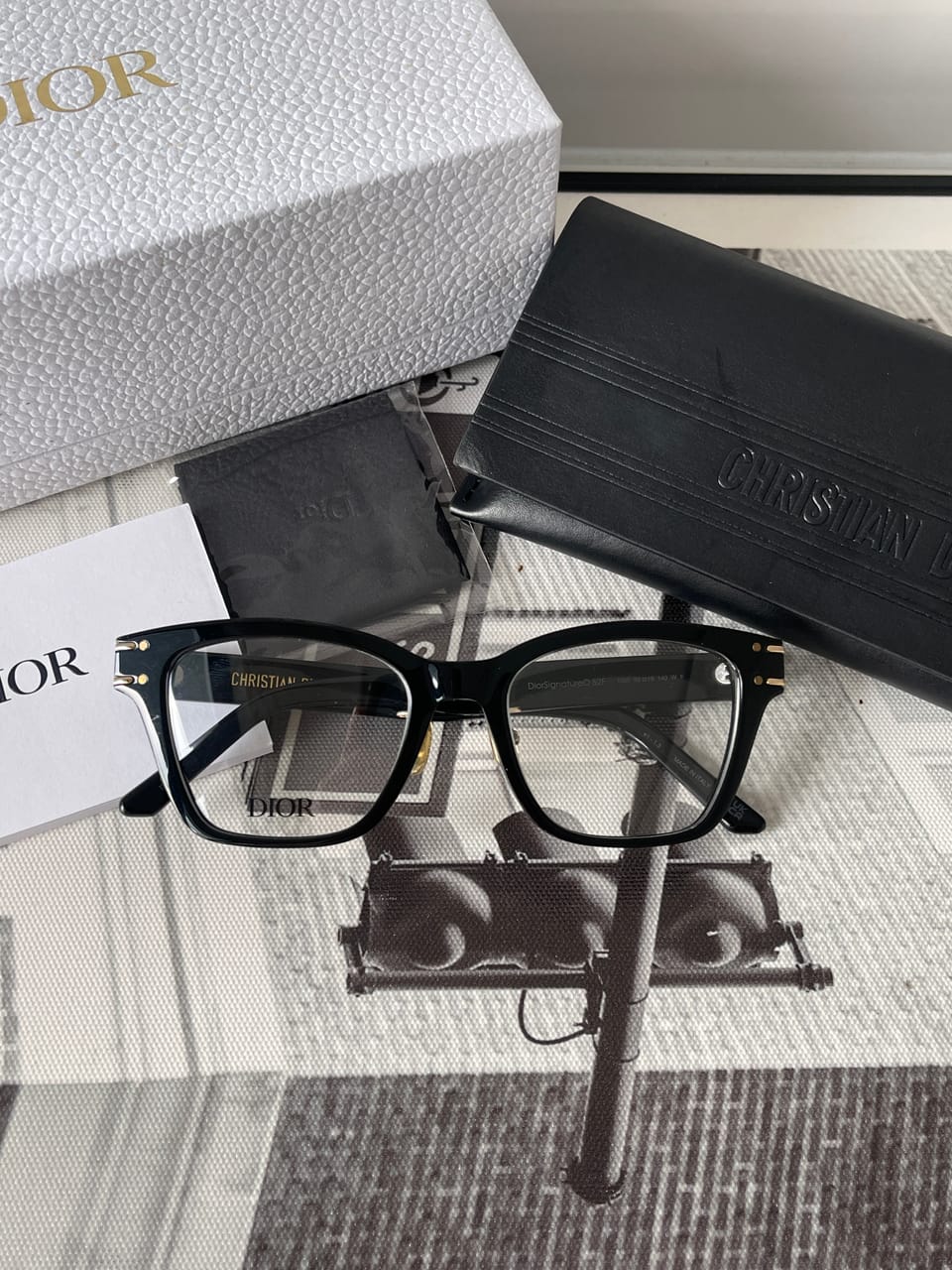 DIOR SIGNATURE S2F - Góc chụp 1