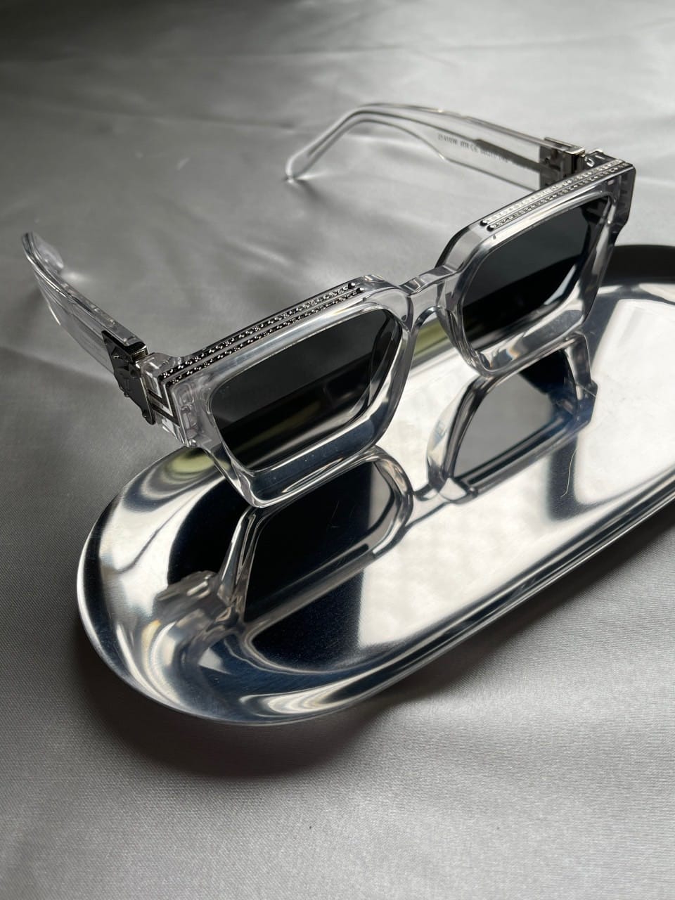LOUIS VUITTON Z1410W - Góc chụp 1