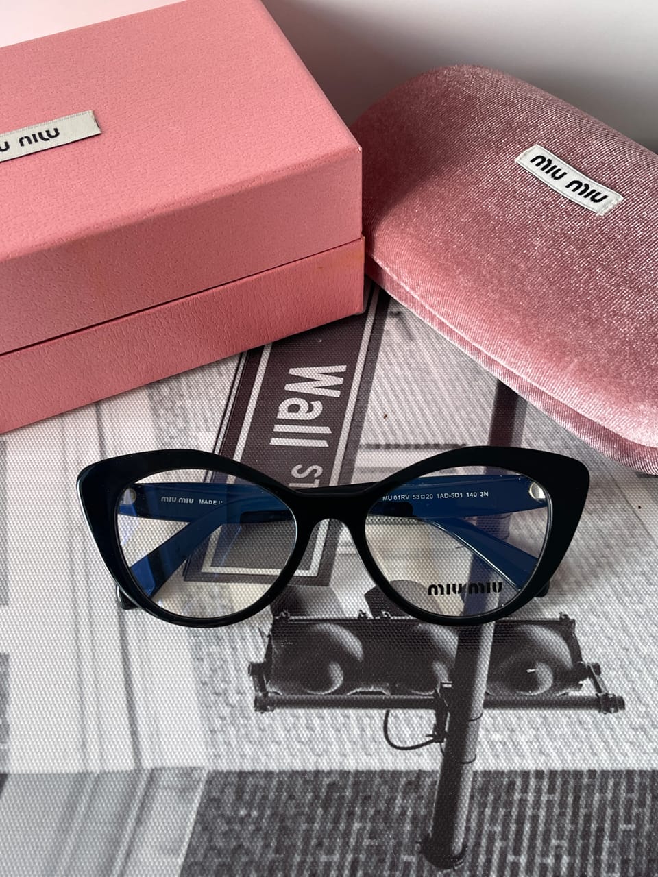 MIU MIU MU 01RV - Góc chụp 1