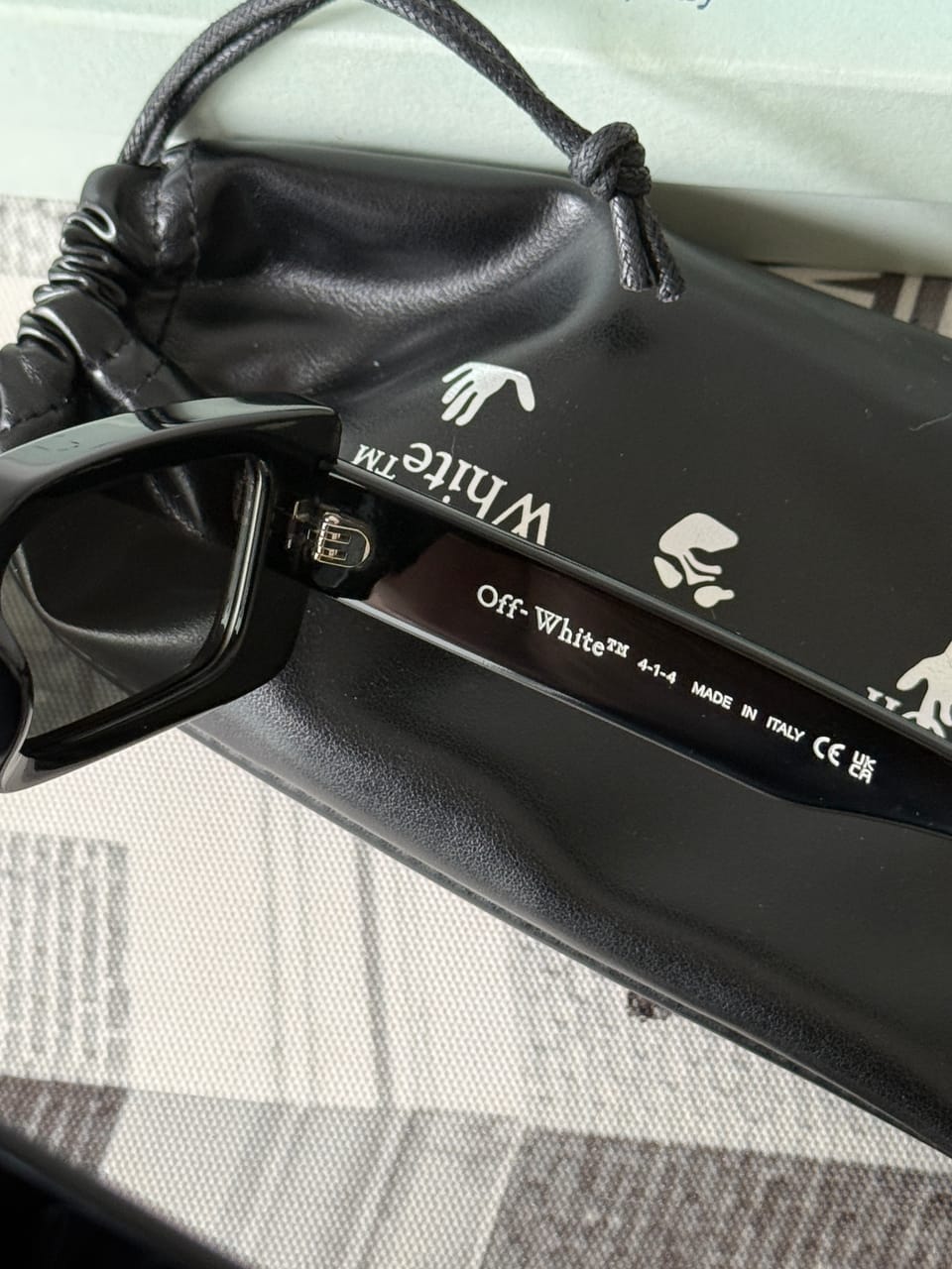 OFF-WHITE OERI127 detail 2