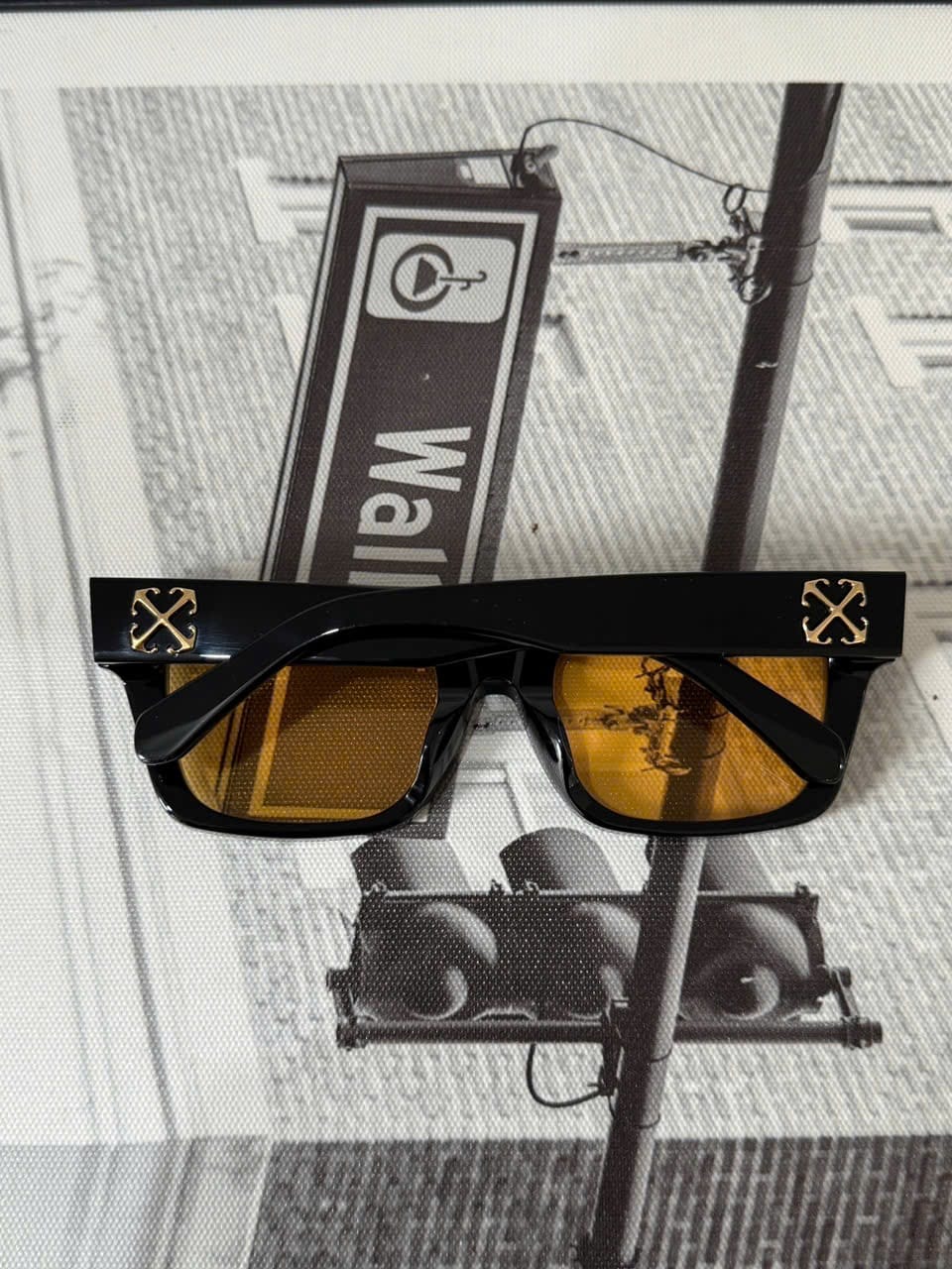 OFF-WHITE OERI 126 LOGO GOLD detail 2