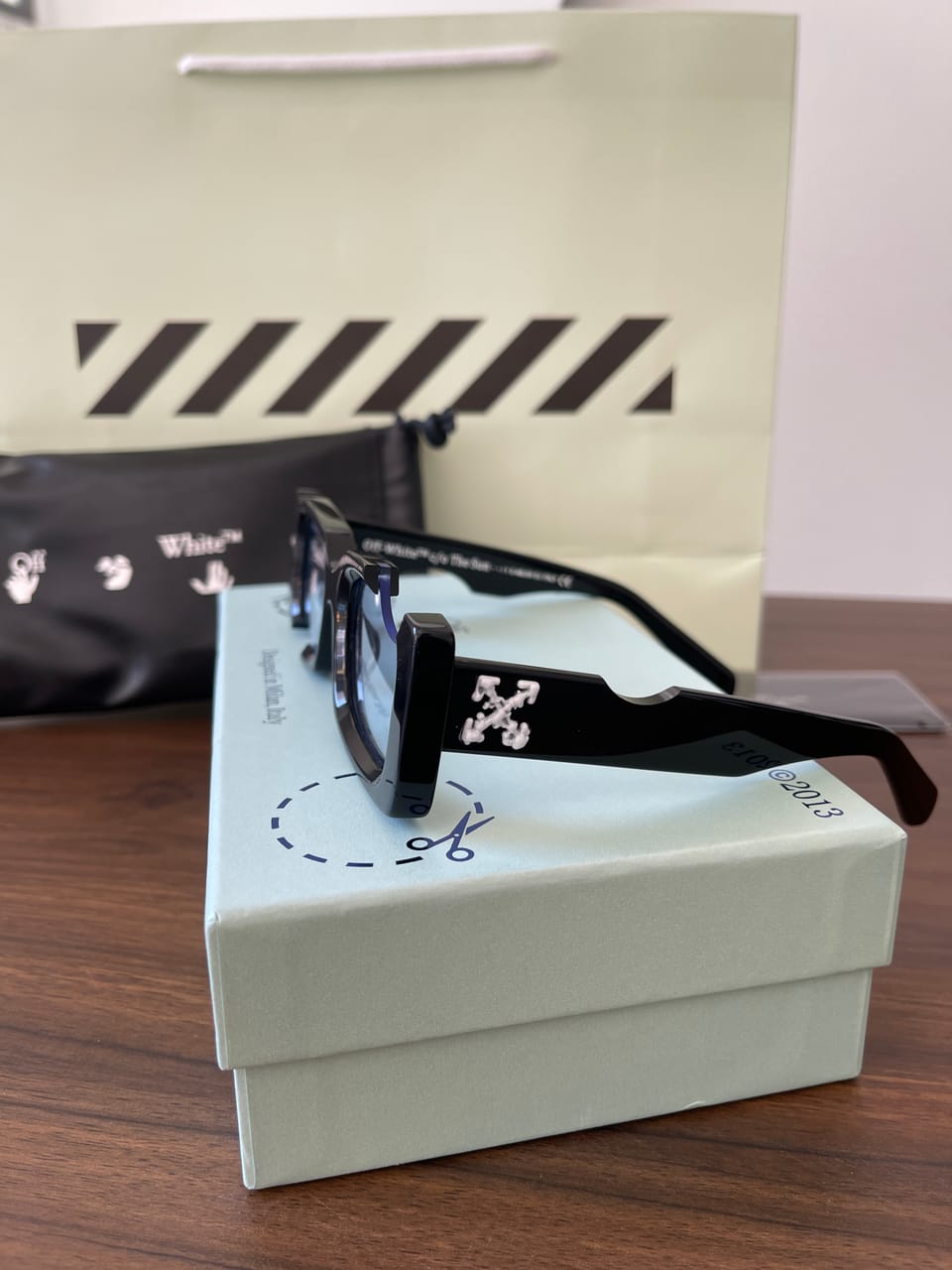 OFF-WHITE OW40006 U detail 2