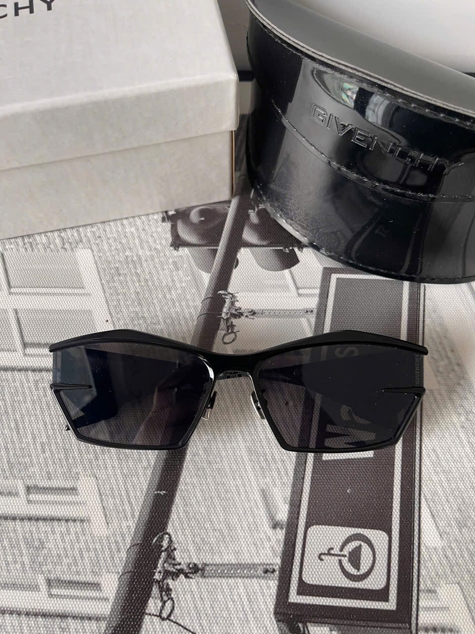GIVENCHY GIV-02 - Góc chụp 1