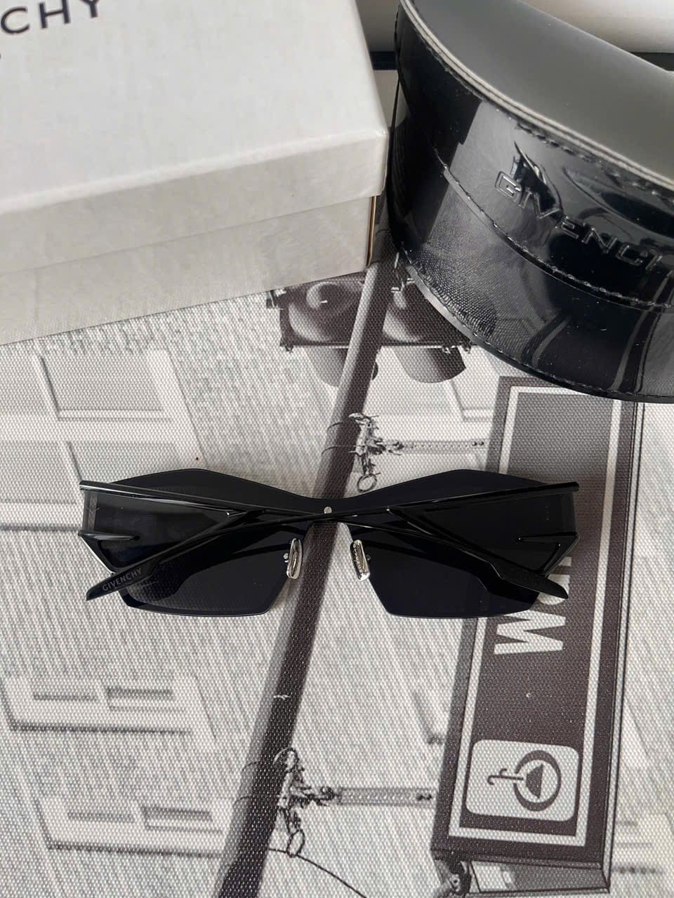 GIVENCHY GIV-02 detail 2