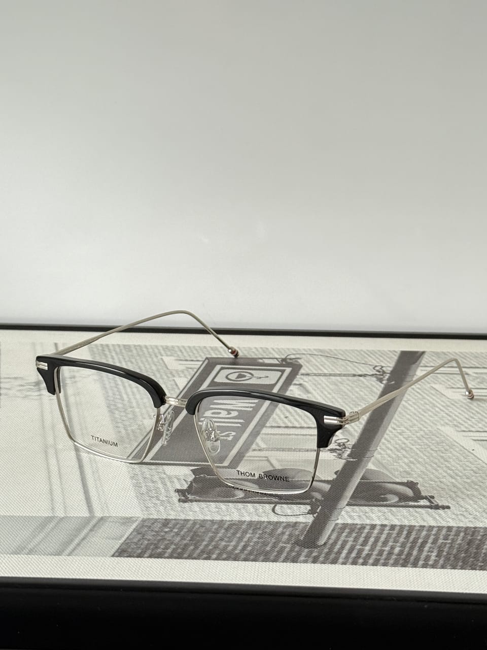 THOM BROWNE TBX 422