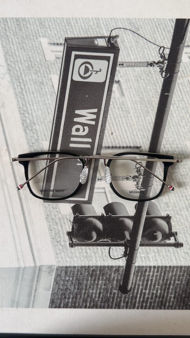 THOM BROWNE TBX 905 detail 2