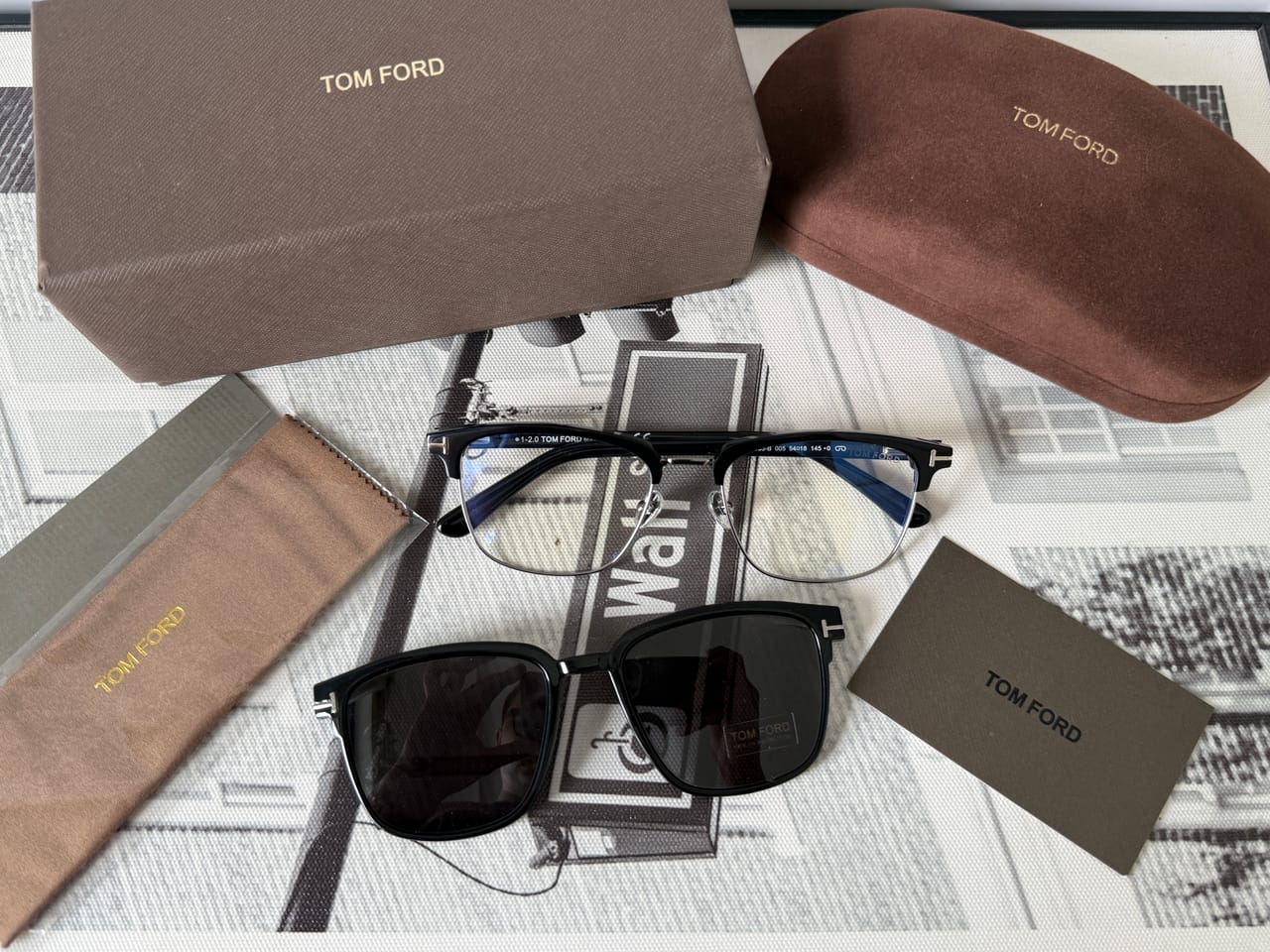TOM FORD TF 5683-B - Góc chụp 1