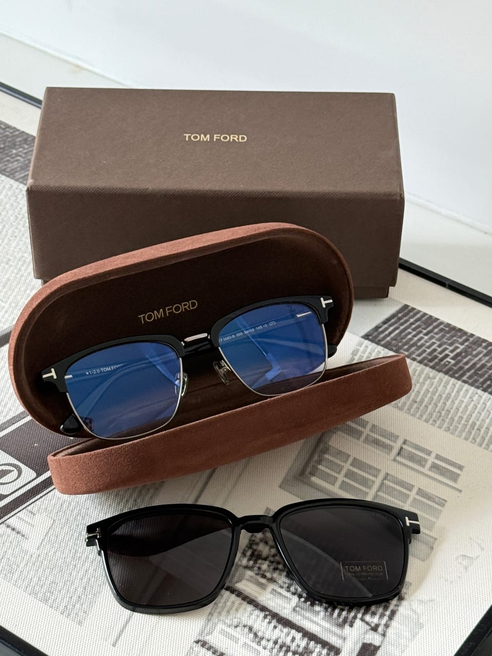 TOM FORD TF 5683-B detail 2